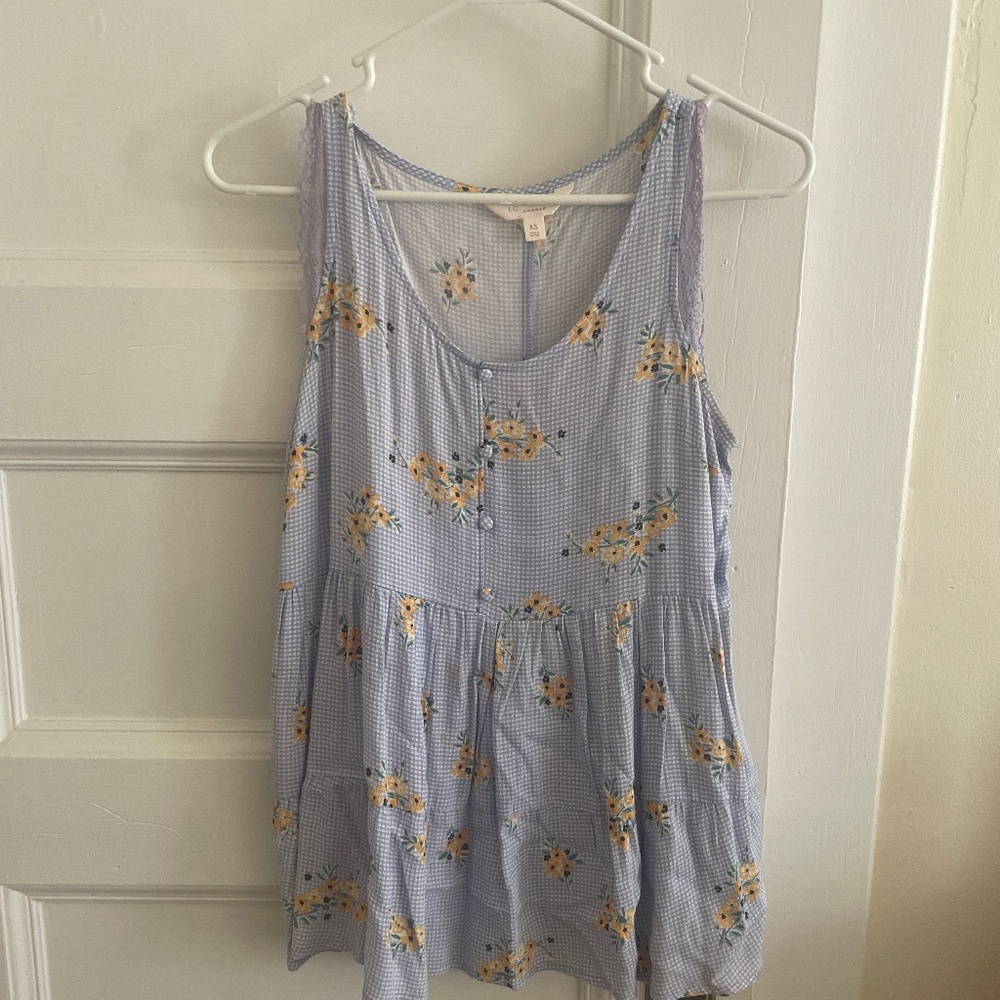 LC Lauren Conrad Flowy Top